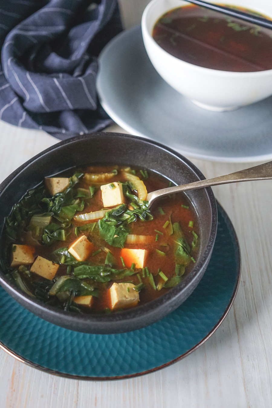 Sopa de Miso com Acelgas e Tofu
